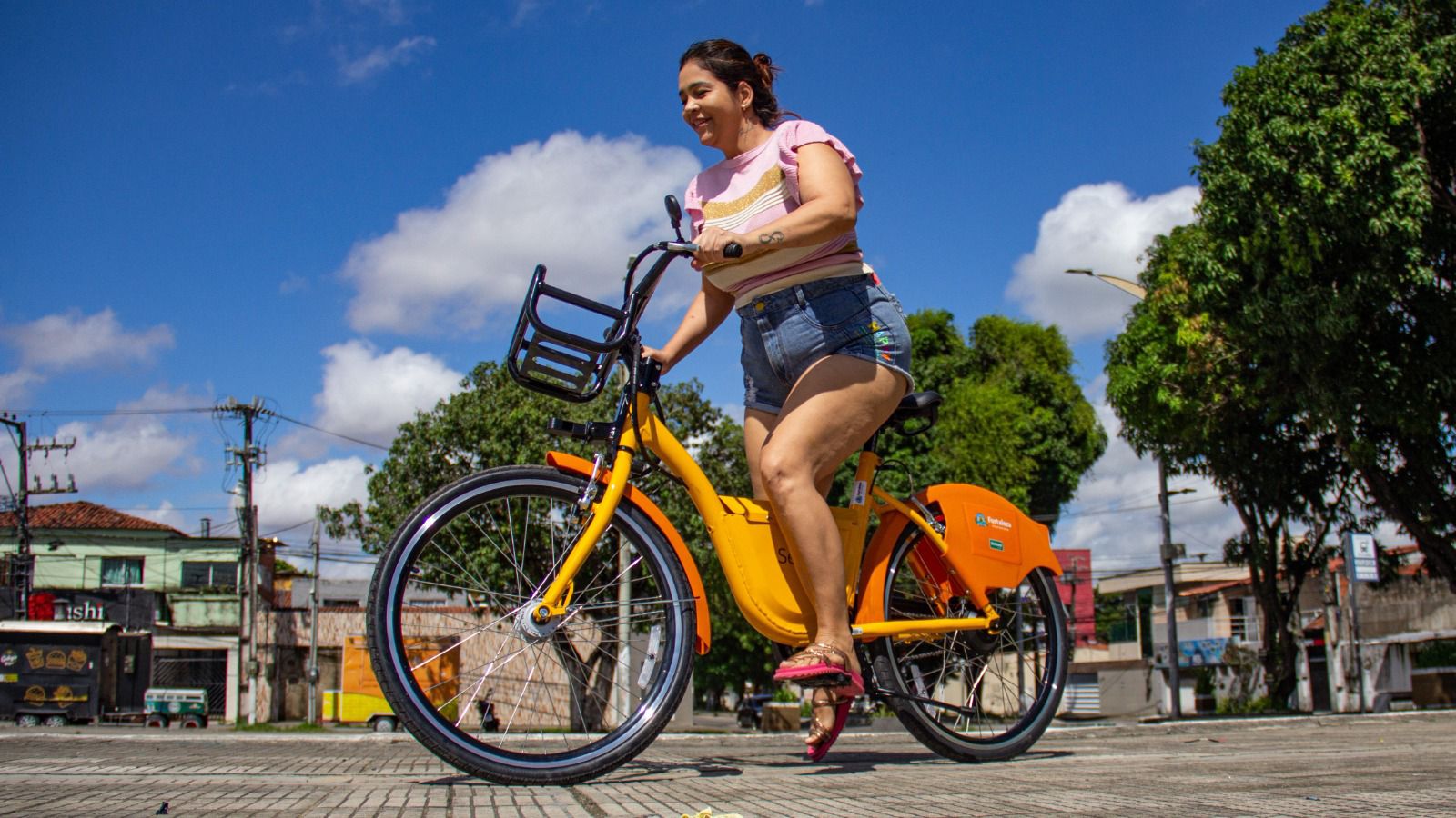 Roteiro ciclístico conecta orla, centro histórico e áreas verdes de Fortaleza