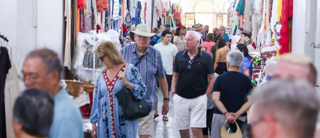 Voos estratégicos, que ligaram o Ceará a países da Europa e da América do Sul, expandiram o turismo internacional no Estado - (Foto: Setur)