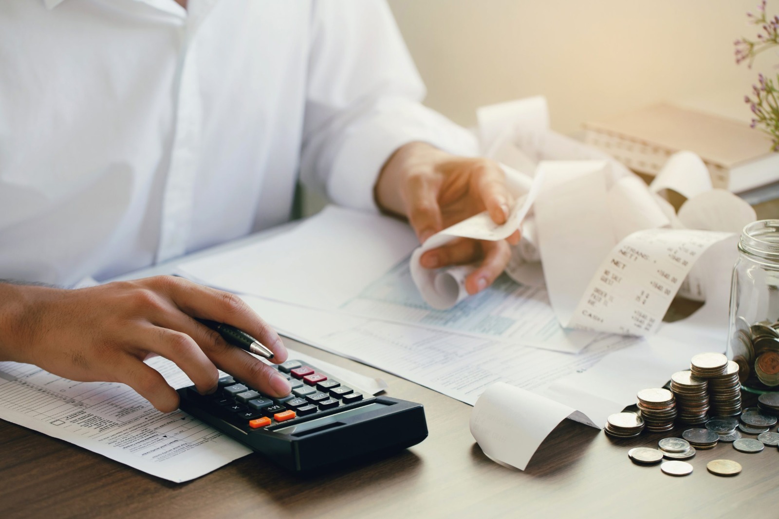 O cenário do consumo em Fortaleza em abril de 2026 apresenta sinais de equilíbrio, combinando estabilidade no nível de endividamento com manutenção da confiança do consumidor.