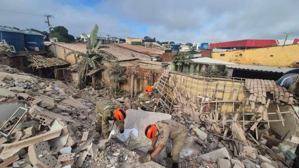 Governo mobiliza equipes após chuvas causarem desastres no Ceará