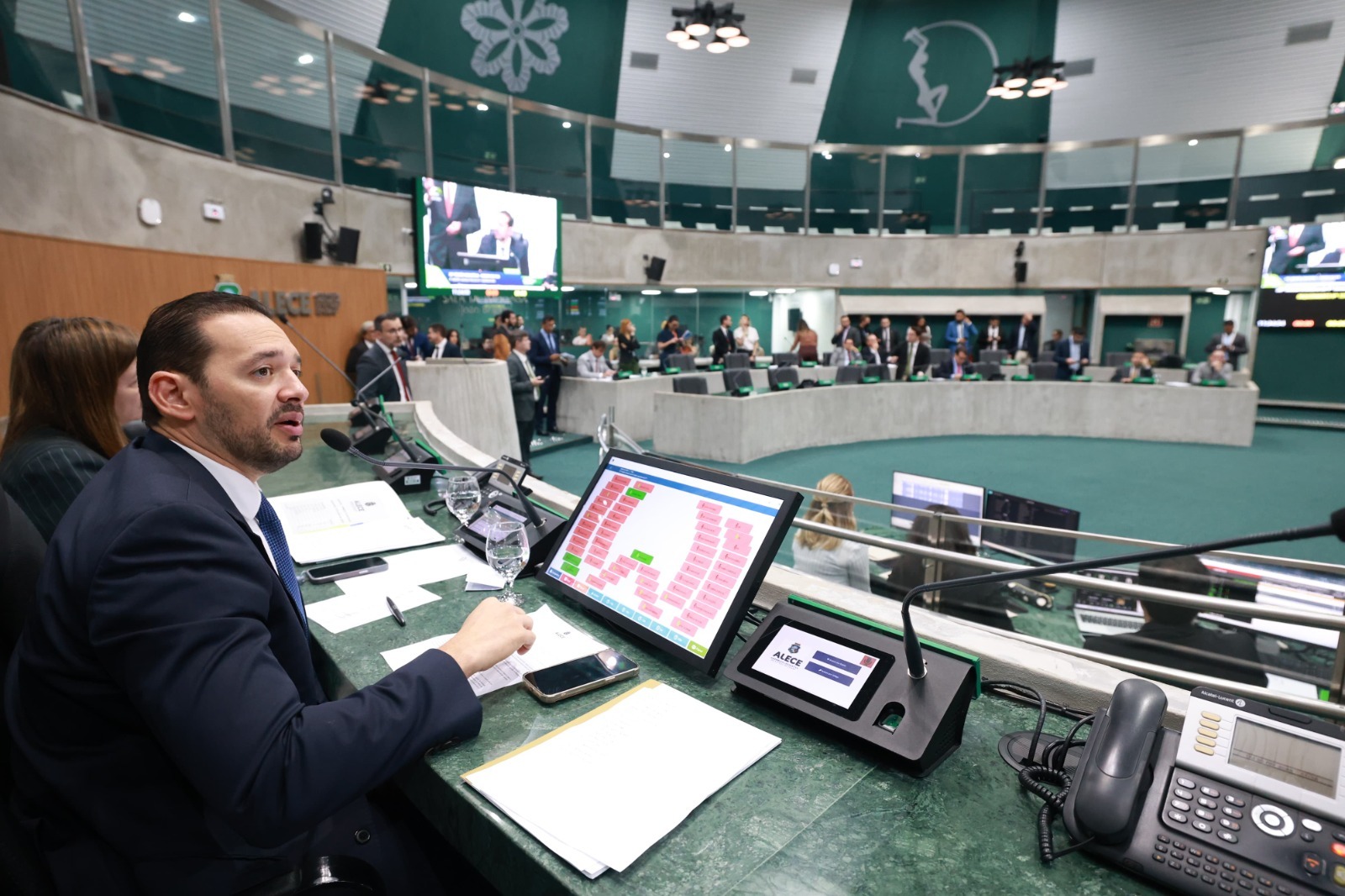 Alece aprova destinação de recursos de veículos apreendidos para segurança