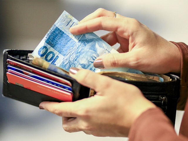 Salário médio no Brasil cresce 5,5% e alcança maior nível da série histórica