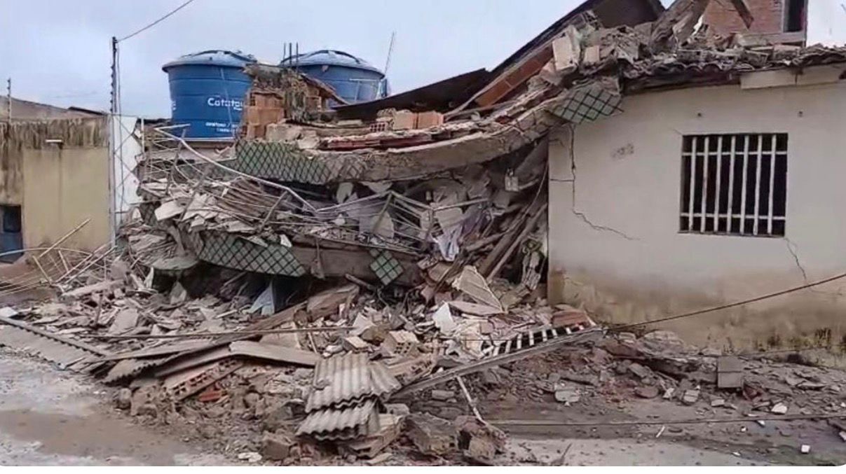 Prédio desaba em Tianguá na manhã desta segunda-feira (27)