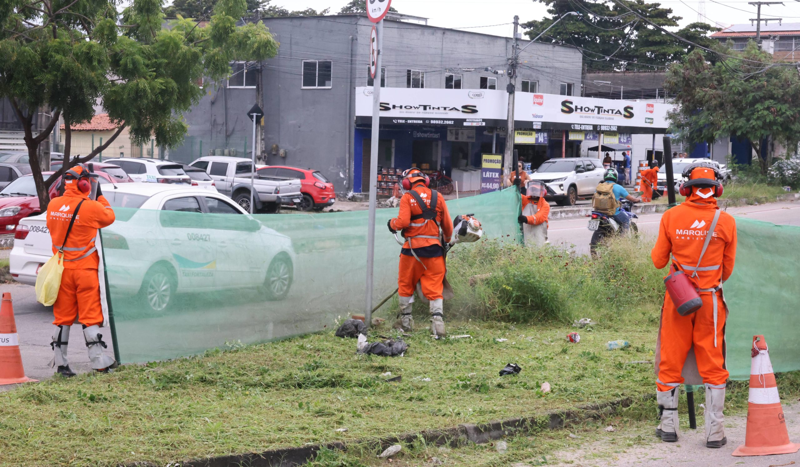 Prefeitura de Fortaleza realiza mutirão de limpeza em avenidas do Centro