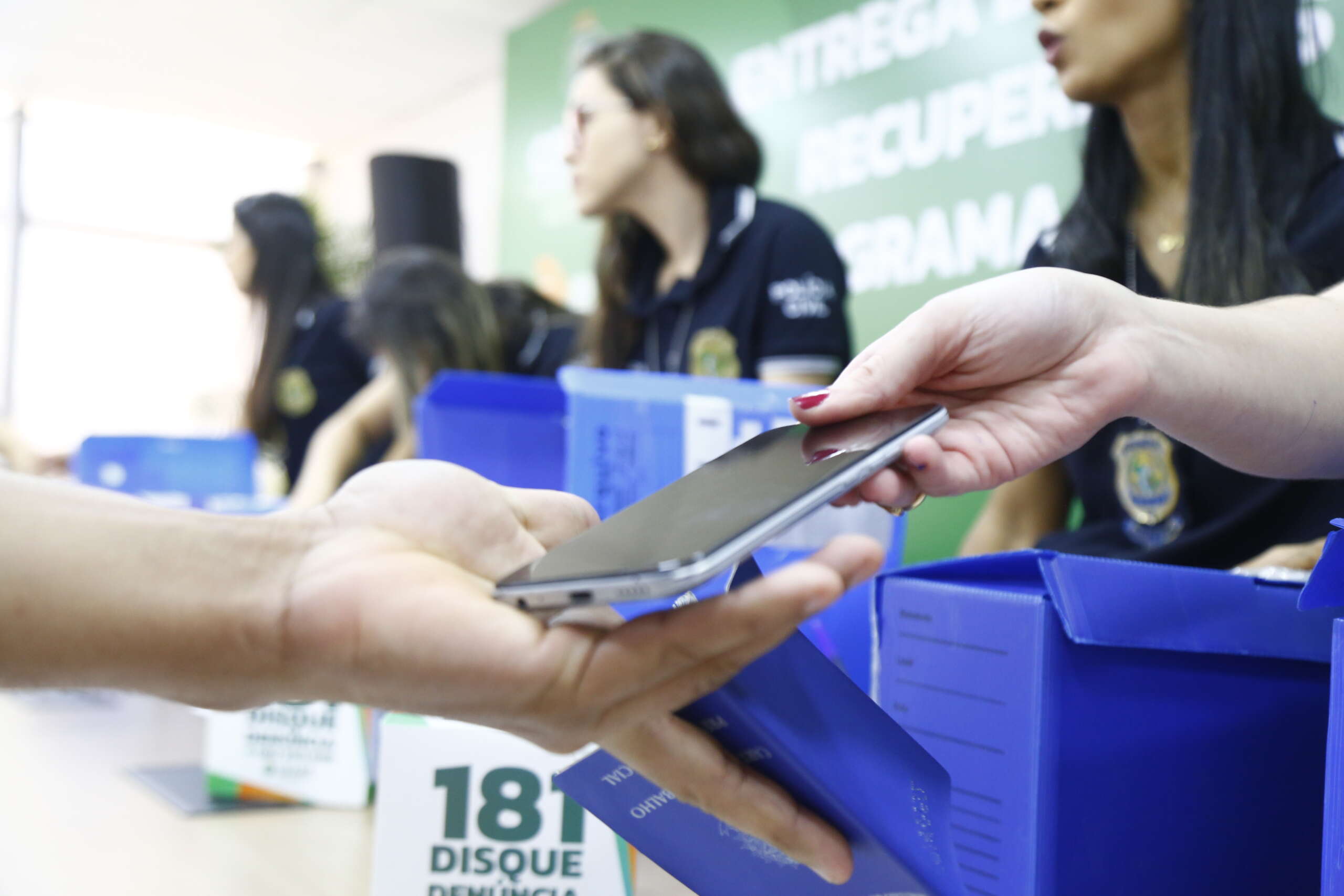 Roubos e furtos de celulares caem no Ceará entre janeiro e abril de 2026