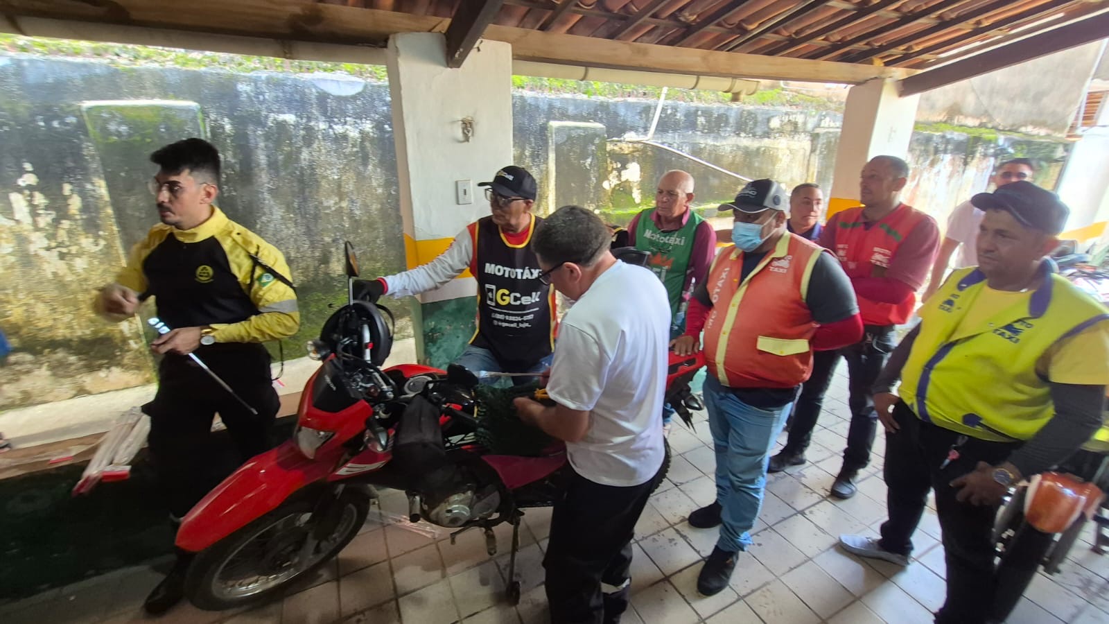 As antenas de cortar pipa surgem, sobretudo neste período de maior acidentes, como um item imprescindível para motociclistas - Foto : Demutran Cedro