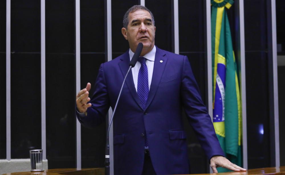 Luiz Gastão debate fim da escala 6×1 em encontro da Adece