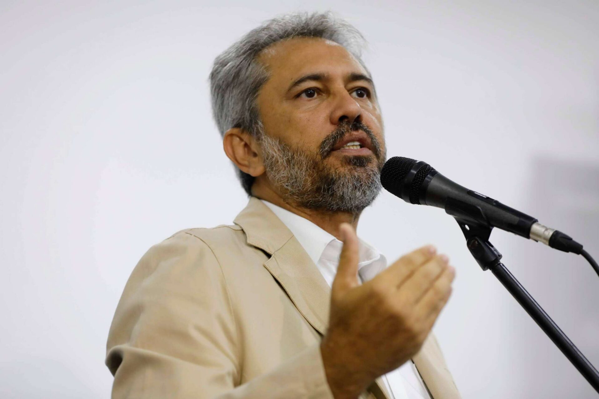 Ceará avalia medidas para reduzir impactos de novas tarifas anunciadas pelos EUA