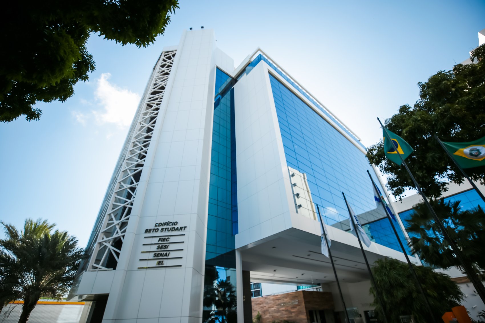 Fiec entrega Medalha do Mérito Industrial durante celebração do Dia da Indústria