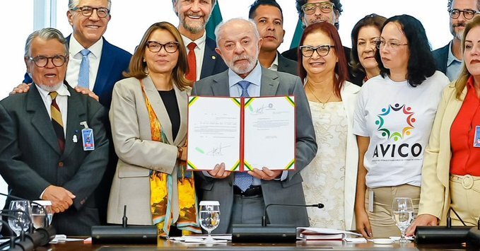Ao todo, foram mais de 716 mil brasileiros e brasileiras vítimas da Covid, em um período que também marcou a importância da ciência - (Foto: Reprodução/X)