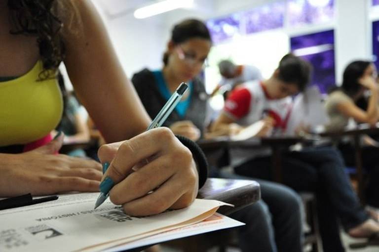 De acordo com o programa "Desenrola Brasil", os descontos podem abater de 30% a 90% no valor total da dívida - (Foto: Real Time)
