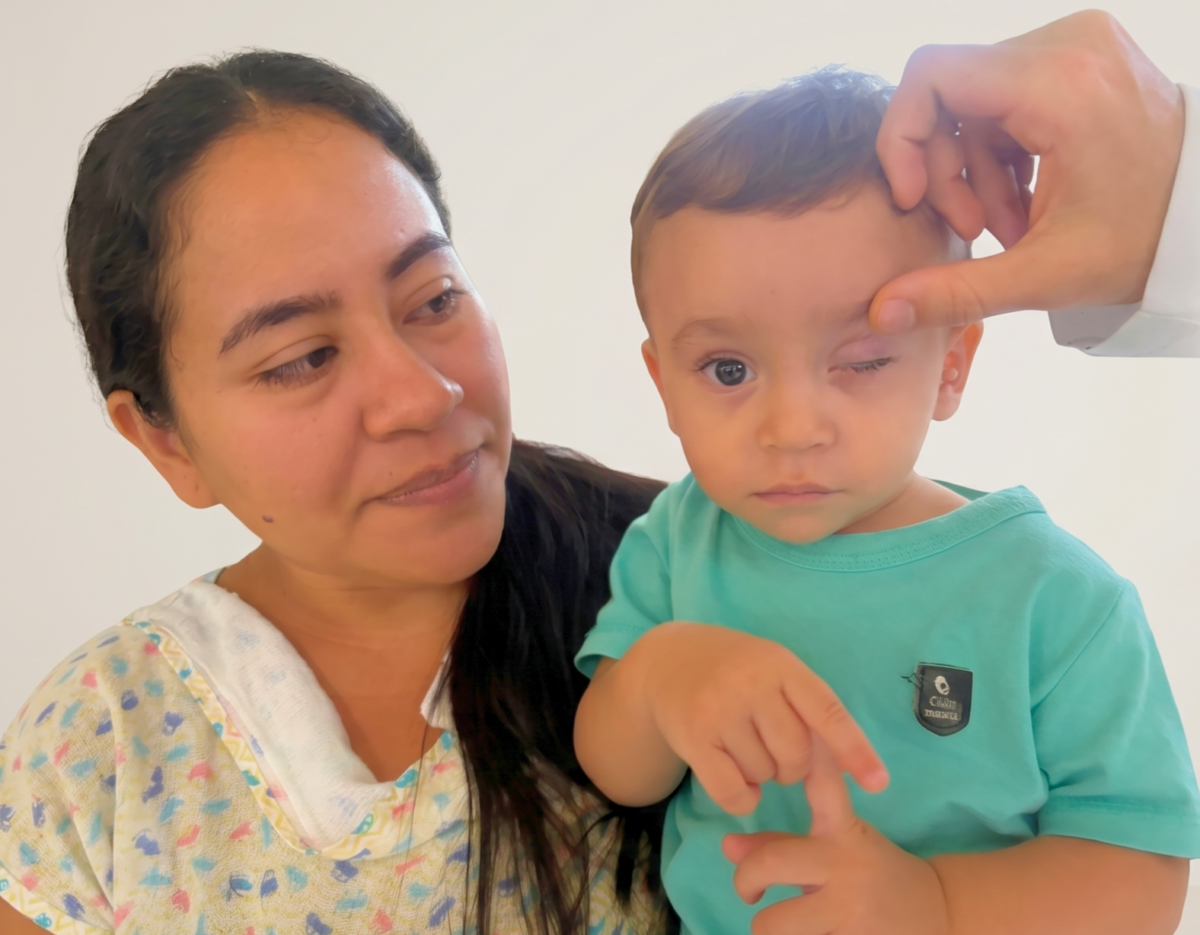 De acordo com os especialistas, acidentes domésticos não são inofensivos e podem provocar sérios danos à saúde ocular da criança - (Foto: Arquivo Pessoal)