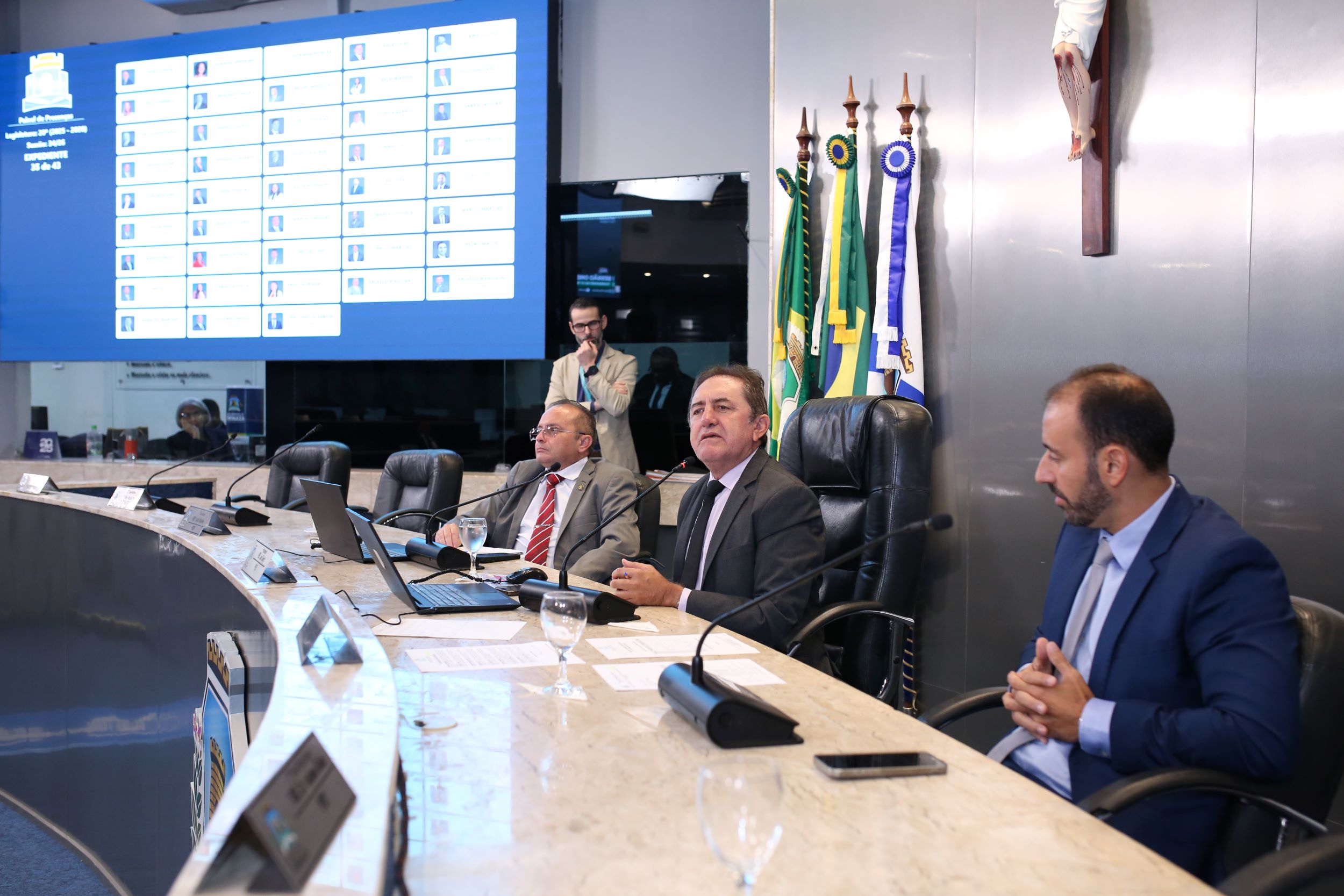 Câmara aprova mudanças na estrutura administrativa e reforça controle interno