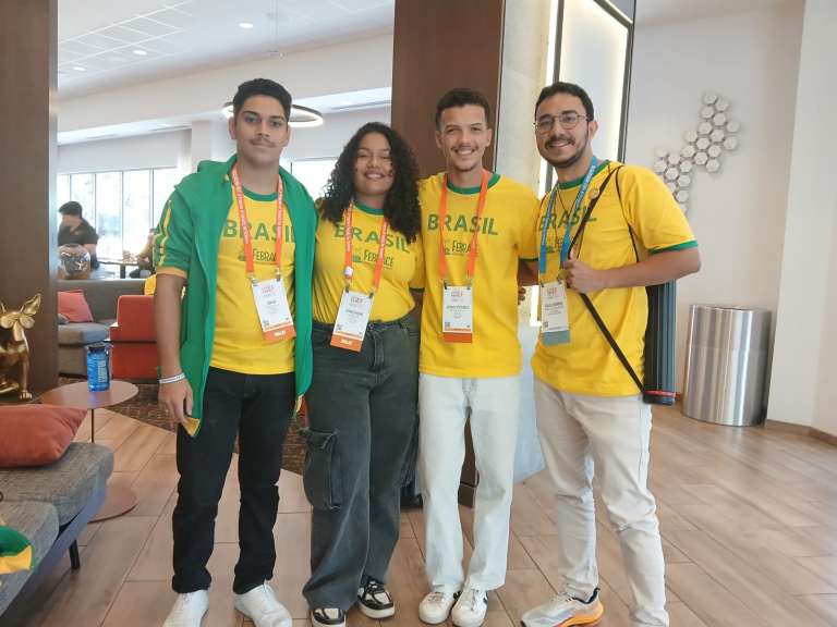 Projetos de estudantes cearenses são premiados nos Estados Unidos