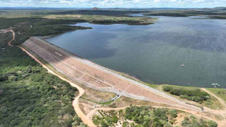 Novo Oriente inicia elaboração de plano de seca para o açude Flor do Campo