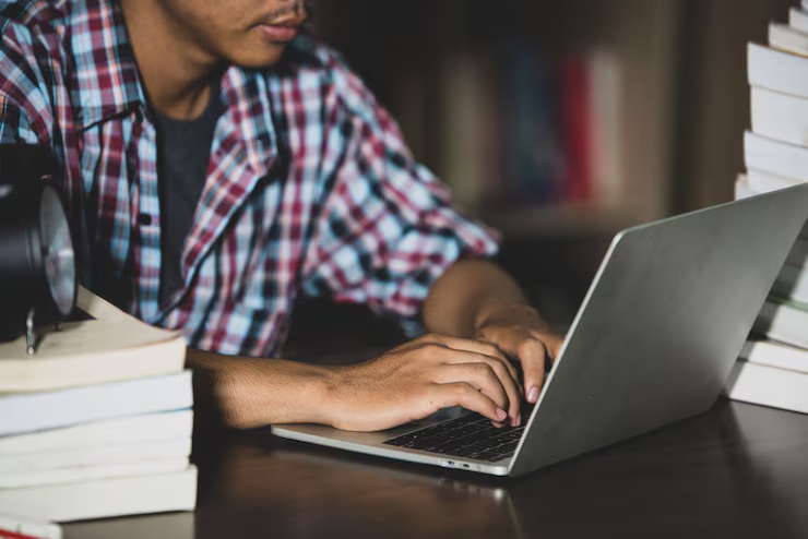Programa Alcance lança curso gratuito de 40 horas sobre preparação profissional