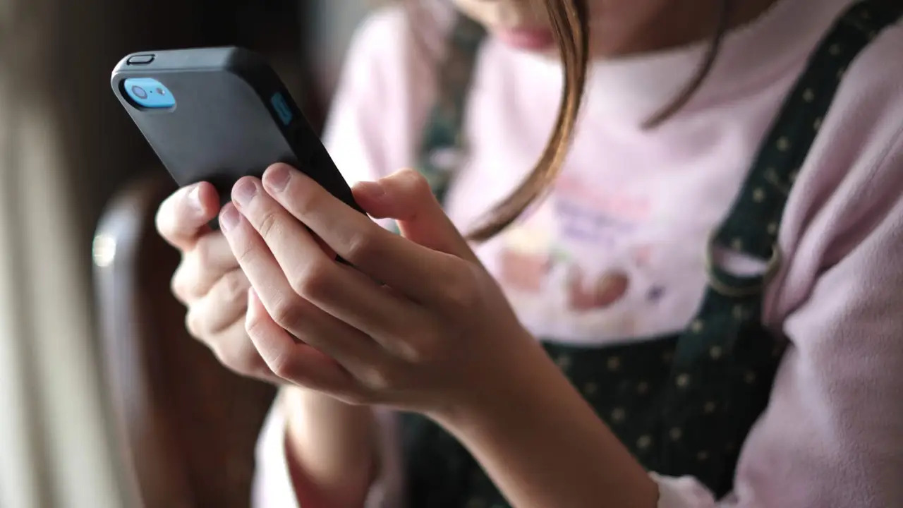 Câmara aprova penas maiores para crimes contra menores na internet