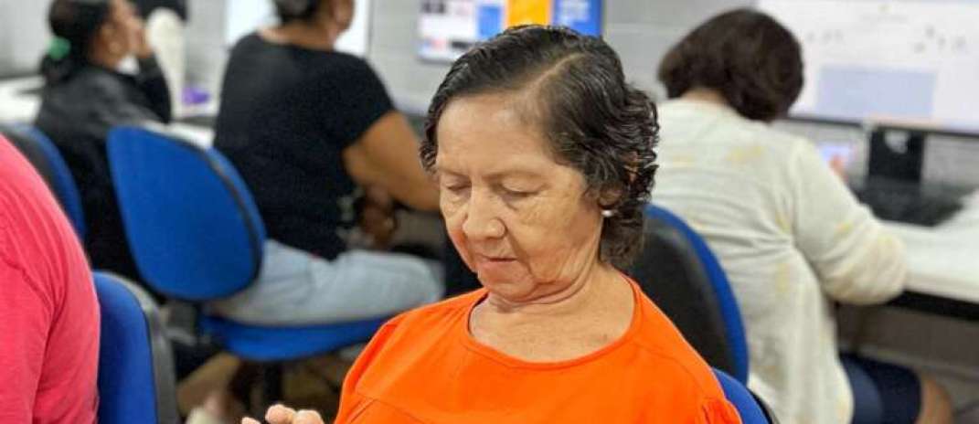 Curso em Fortaleza orienta idosos sobre golpes virtuais e segurança digital