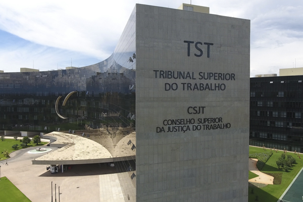 Justiça determina posse de aprovados em concurso da Companhia Docas do Ceará