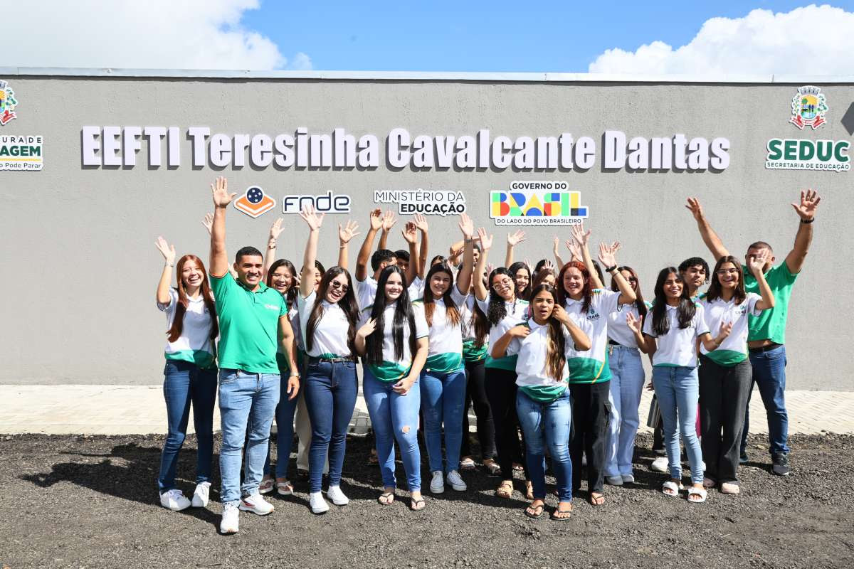 Boa Viagem ganha escola, creche, tablets e nova frota de ônibus escolares