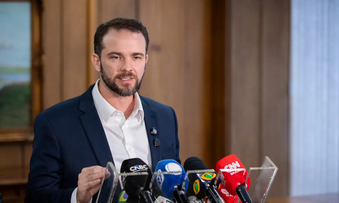 “As pessoas querem pagar, mas não estavam conseguindo”, afirma ministro da Fazenda