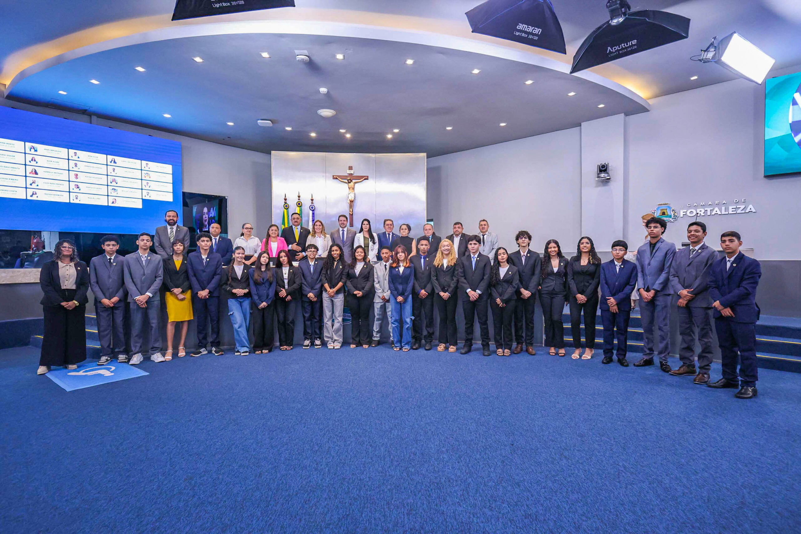 Jovens de Fortaleza assumem primeiro mandato simulado do Parla Jovem