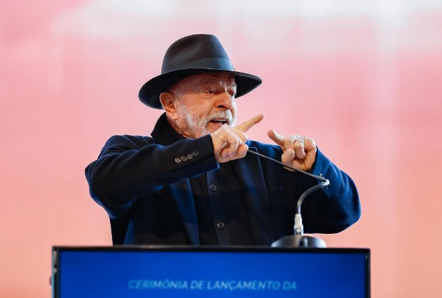 “Está cheio de ‘nego’ maluco no mundo”, diz Lula sobre reforçar defesa nacional