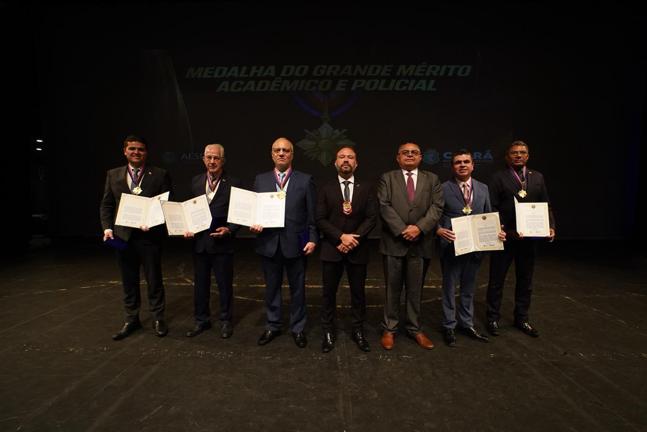 No evento da Aesp, o ministro Teodoro Silva Santos foi um dos homenageados na noite desta quarta-feira (17/06)