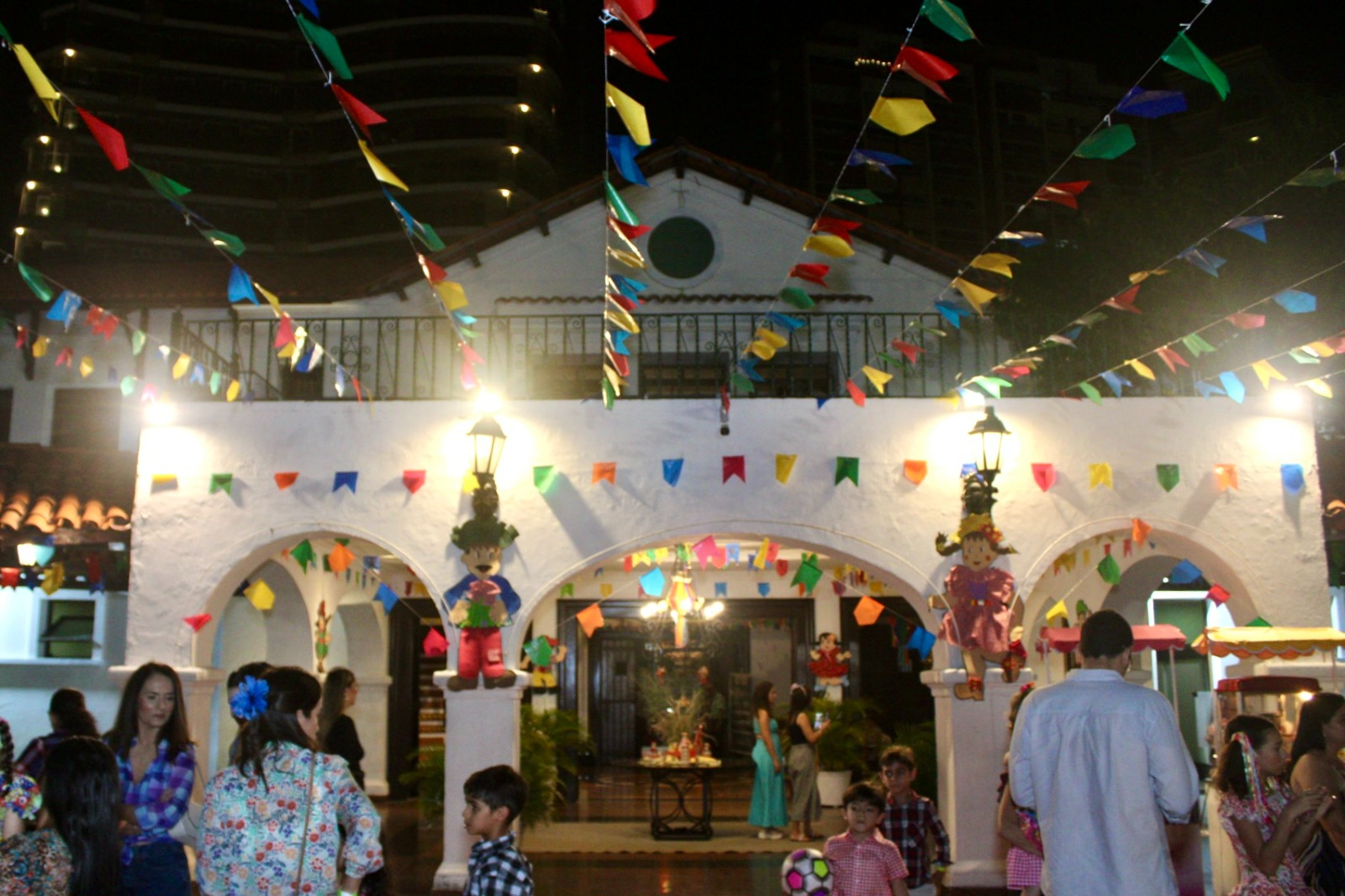 Arraiá da Alegria reúne cultura nordestina e solidariedade no Meireles