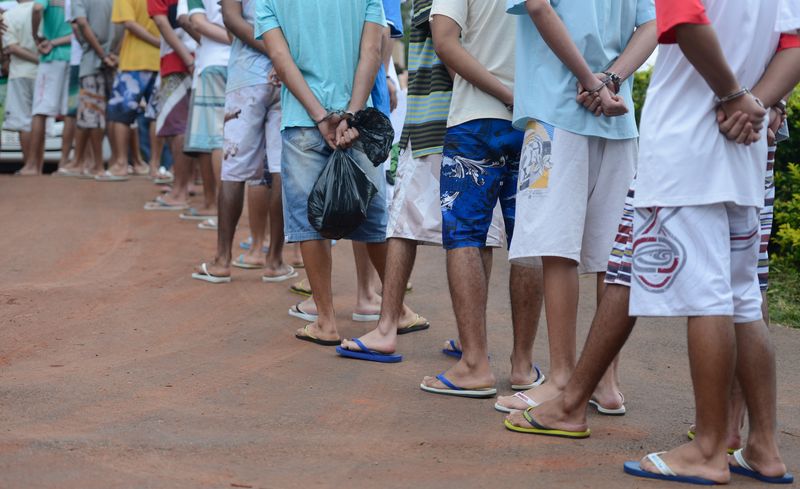 Redução da maioridade penal avança na Câmara após aprovação na CCJ
