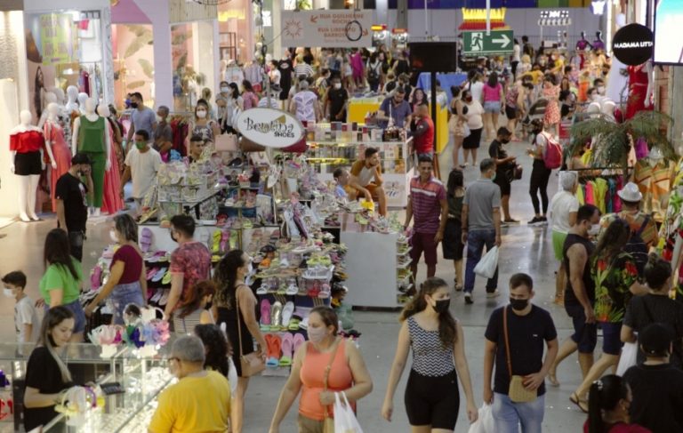 Corpus Christi: bancos, comércio e transporte têm mudanças em Fortaleza