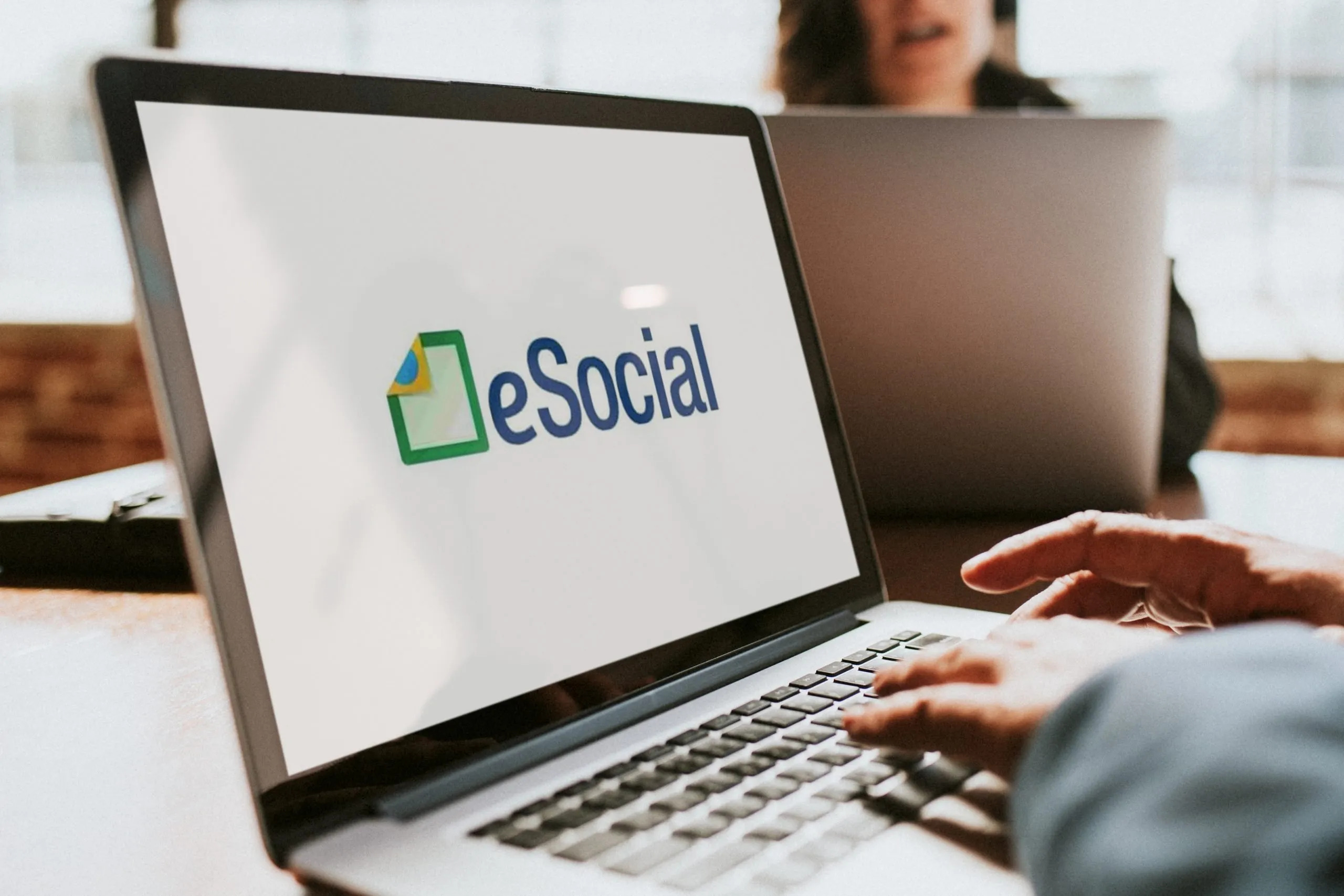 Abono salarial: prazo para envio de dados ao eSocial termina no dia 20