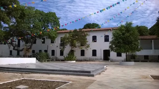 Casa José de Alencar recebe nova brinquedopraça e academia ao ar livre