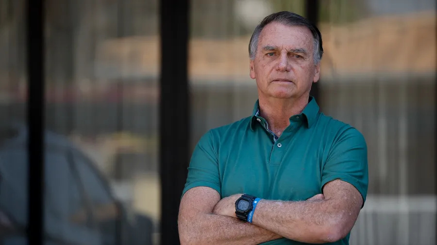 Defesa de Bolsonaro pede extensão da prisão domiciliar por motivos de saúde