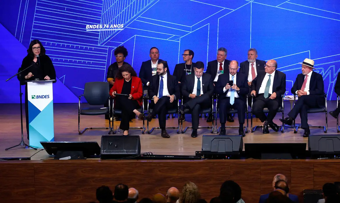 Governo amplia política industrial e destina R$ 140 bilhões à Nova Indústria Brasil