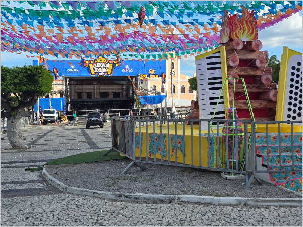 Praça José de Barros, em Quixadá