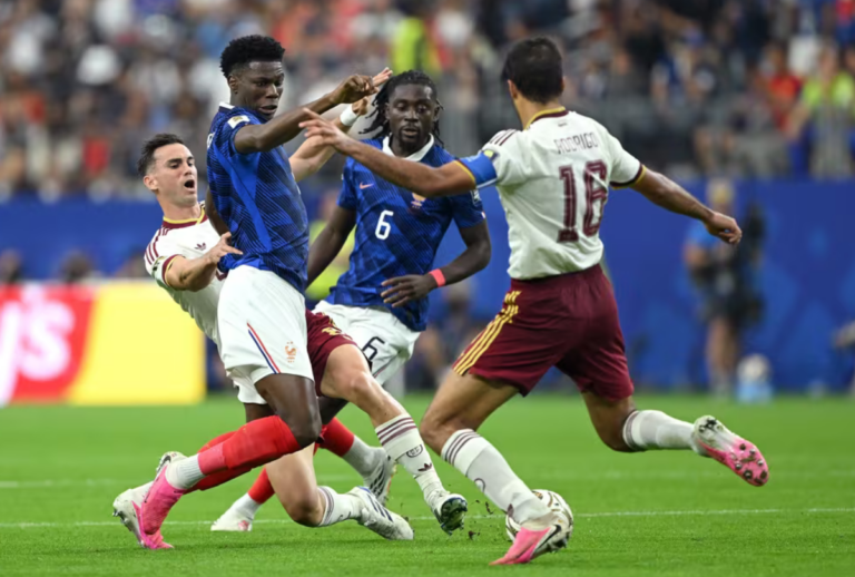 França anuncia Zidane como novo técnico visando a Eurocopa de 2028