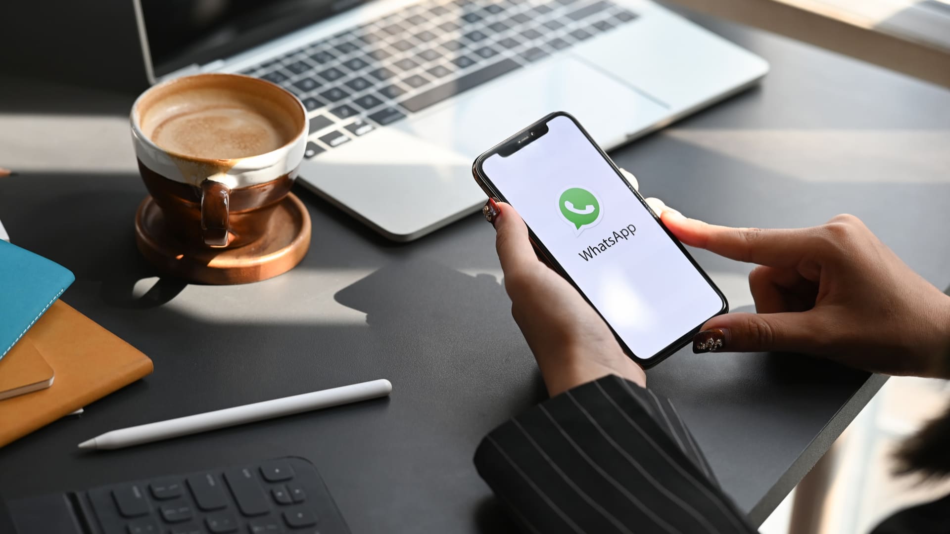 WhatsApp prepara mudança e pode substituir texto “online”