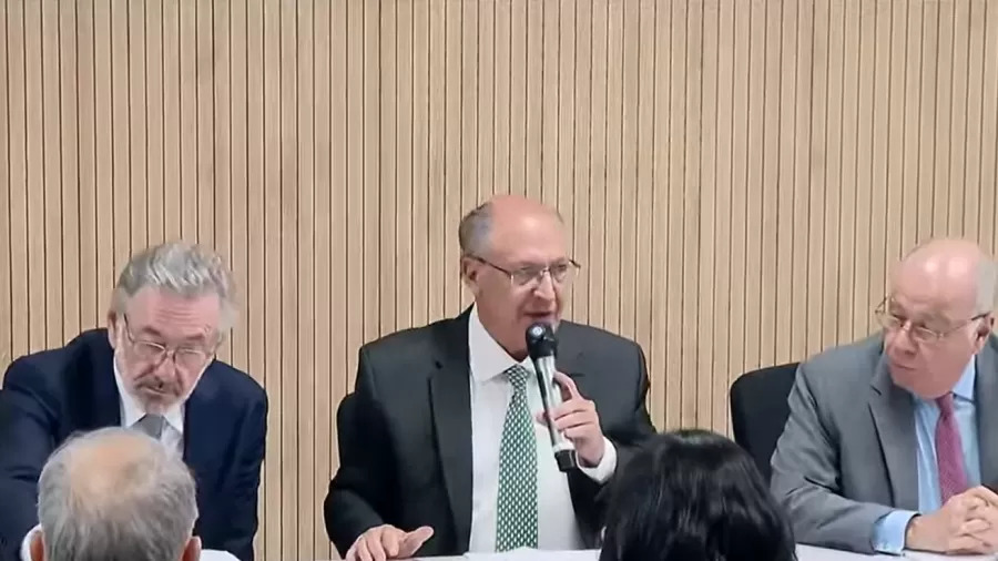 Governo anuncia programa de apoio a empresas afetadas por tarifaço dos EUA