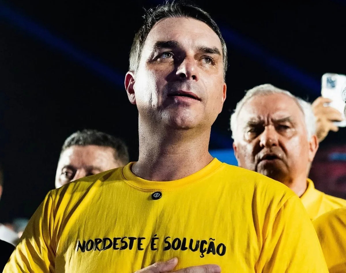 Flávio Bolsonaro vem ao Ceará em meio a articulações do PL para 2026