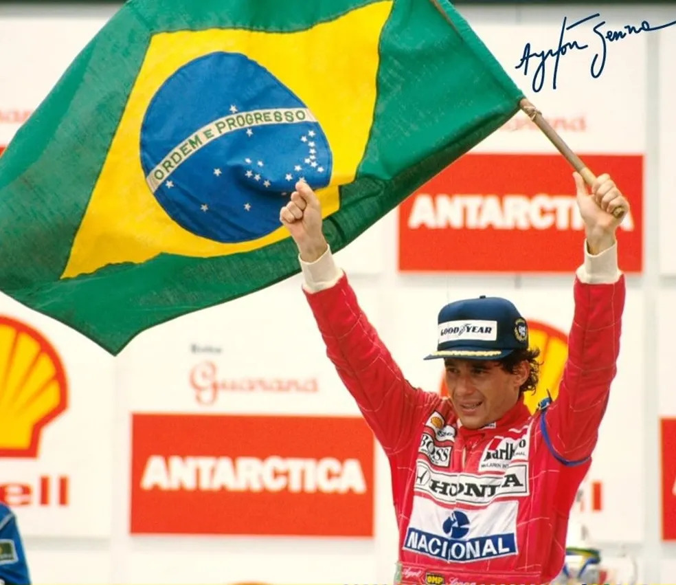 Ayrton Senna é reconhecido oficialmente como Herói da Pátria