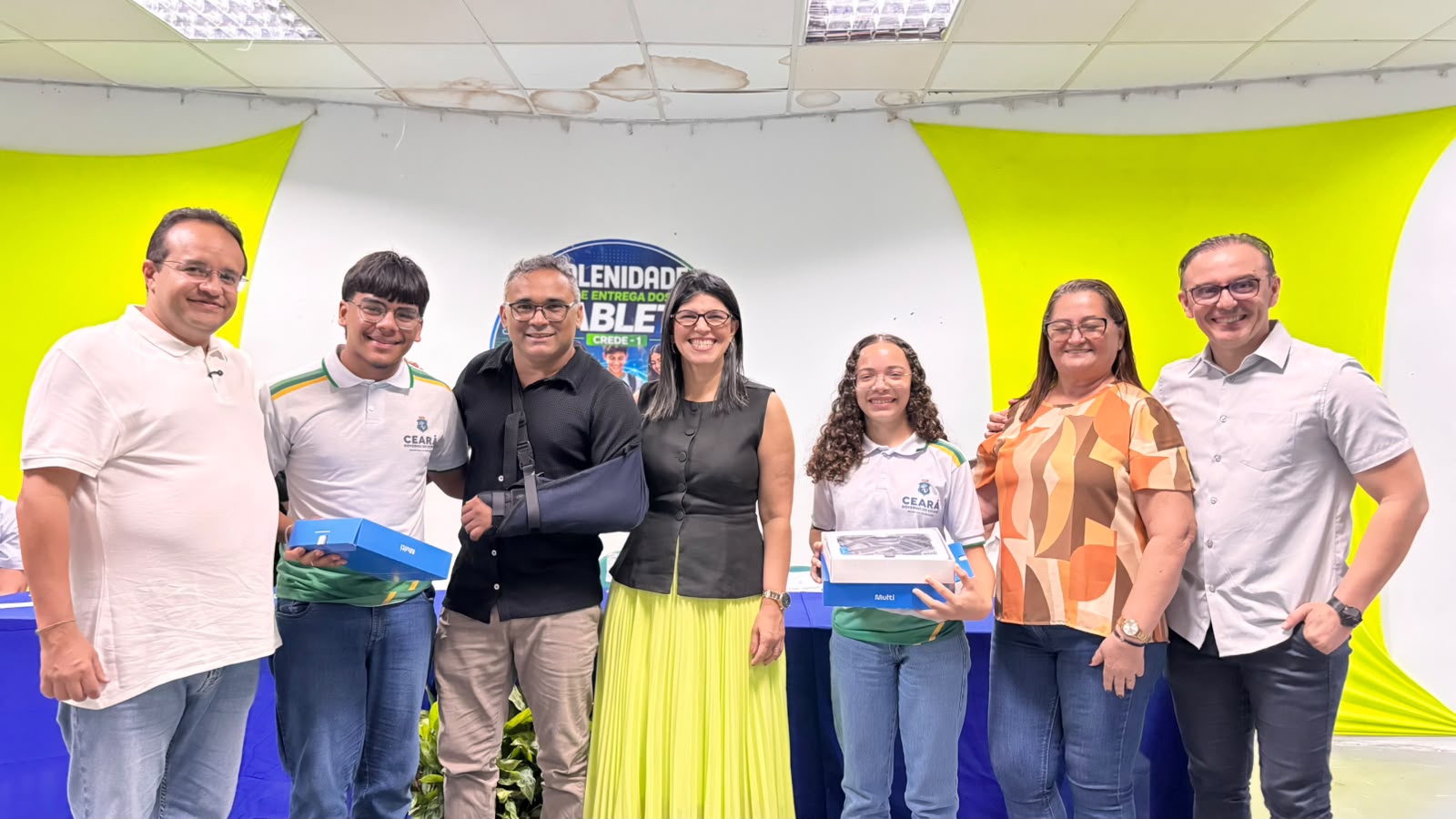 Solenidade de entrega de tablets a estudantes de Maranguape | Foto: Reprodução - Secretaria de Educação do Ceará