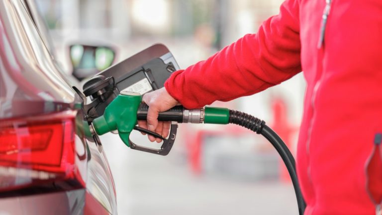Governo prorroga subsídio de R$ 2,12 por litro ao diesel