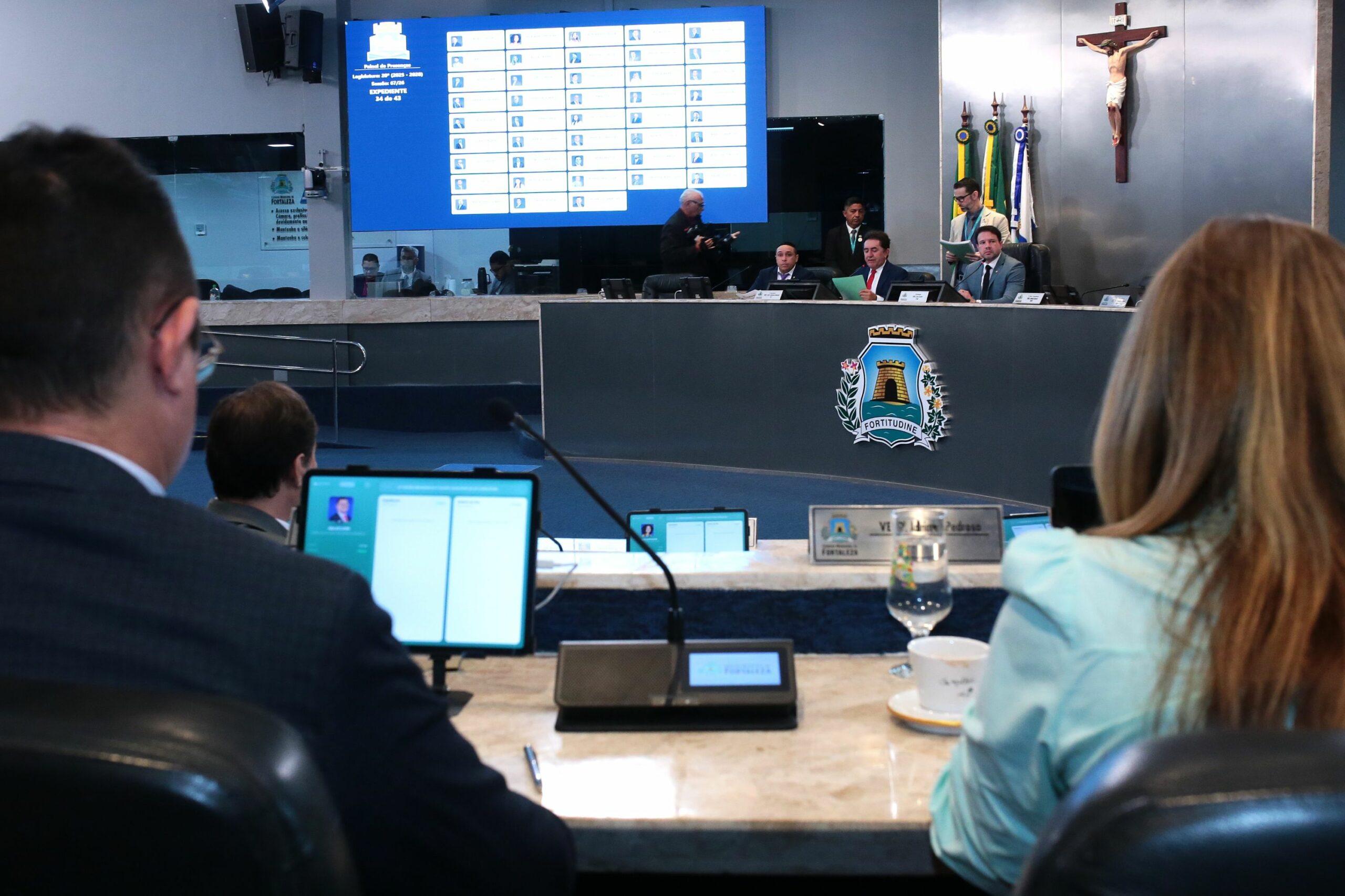 Câmara aprova novos planos de carreira para mais de três mil servidores em Fortaleza