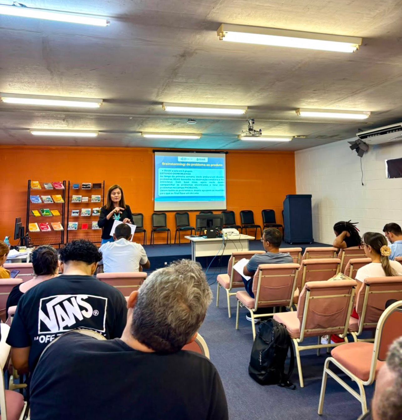 Professores da rede estadual recebem formação para projeto de miniempresas