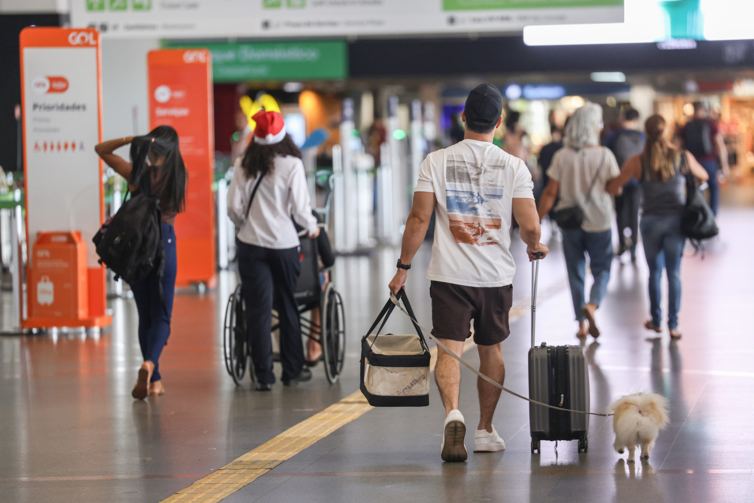 Movimentação no aeroporto de Brasília durante a véspera do Natal. Foto: Reprodução - Marcelo Camargo/Agência Brasil