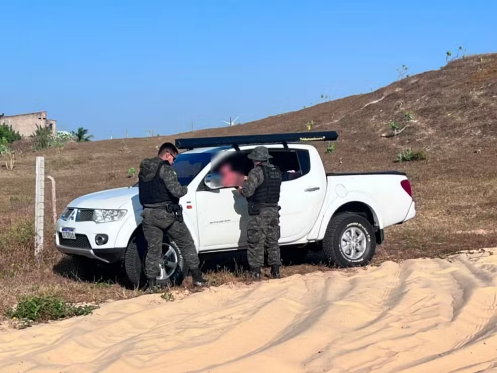 Dois motoristas são multados em R$ 3 mil por trafegar em dunas da Taíba