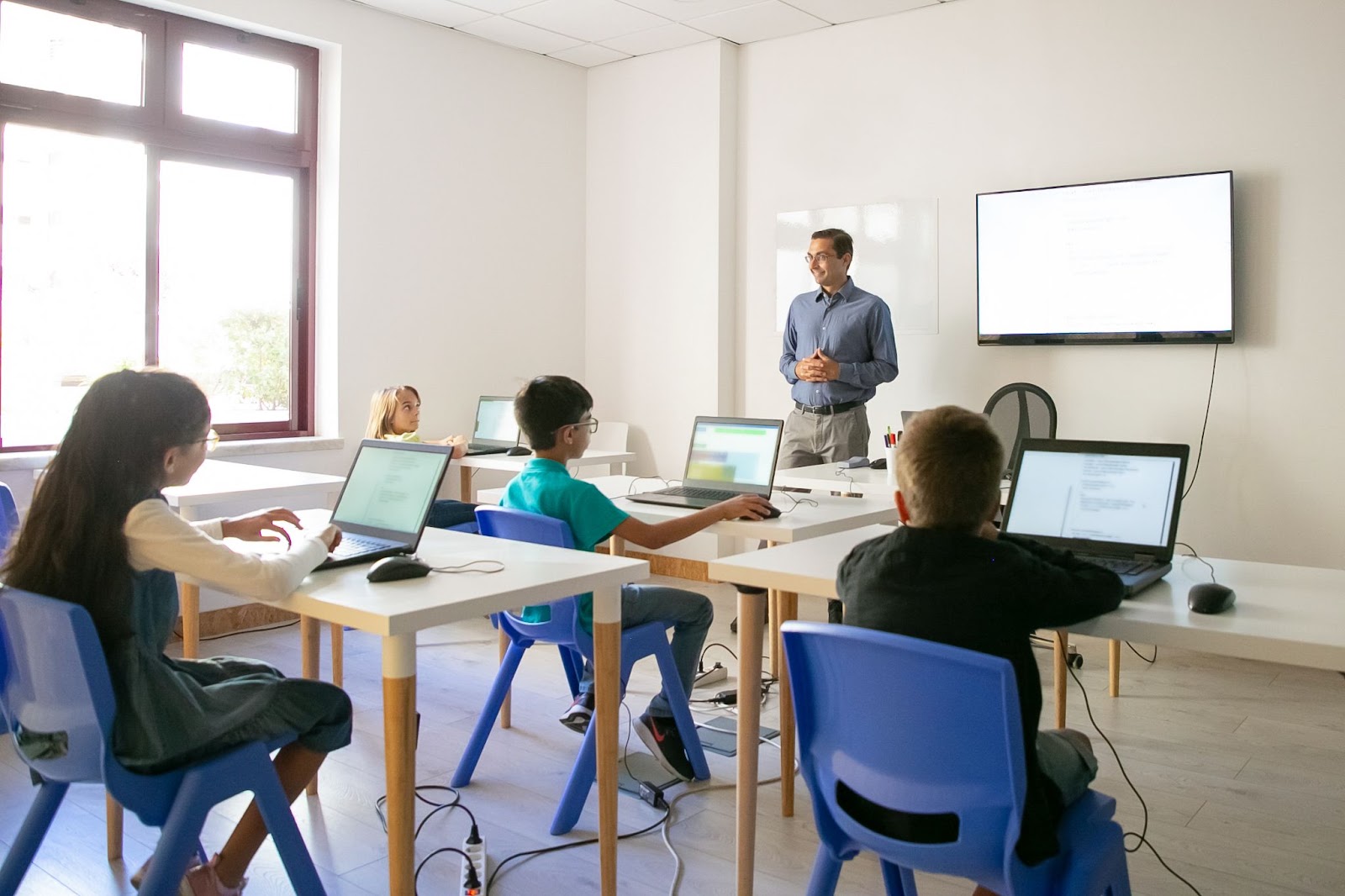 Oito em cada dez escolas discutem impactos das tecnologias digitais, diz pesquisa