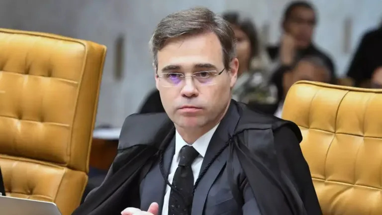 Fachin se manifesta após mensagens entre Vorcaro e Moraes