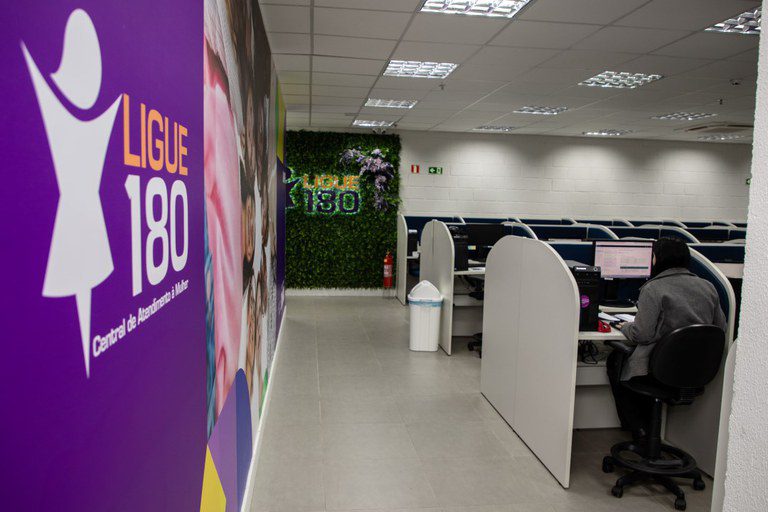 Central de Atendimento à Mulher - Ligue 180 | Foto: Reprodução/Agência Gov